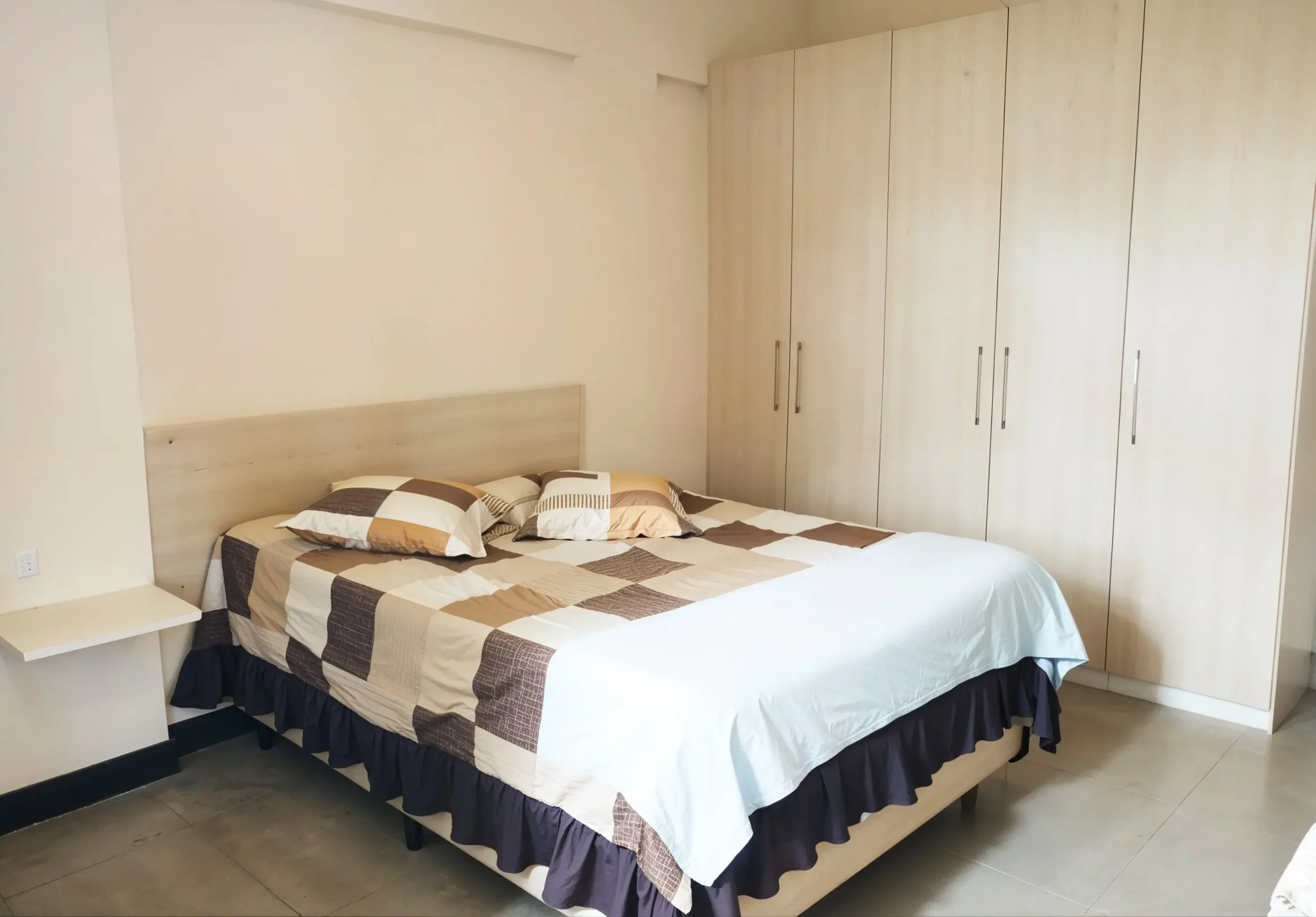 Quarto Spot São Carlos — cama de casal