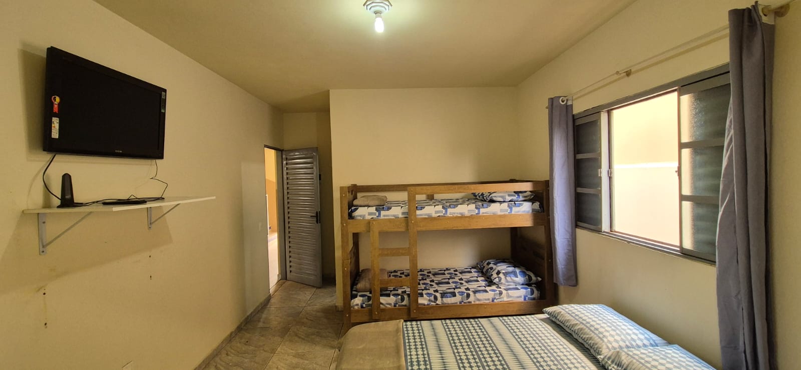 Quarto amplo Kits GT — beliche e cama de casal